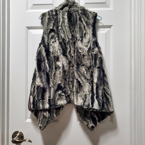 Faux Fur Flyaway Vest | Small - Picture 2 of 4